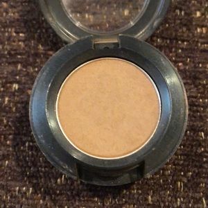 MAC eyeshadow in cork